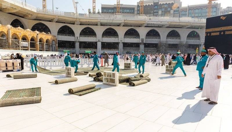 Karpet Shalat di Masjidil Haram dan Nabawi Dicopot Sebagai langkah Pencegahan Penyebaran Corona